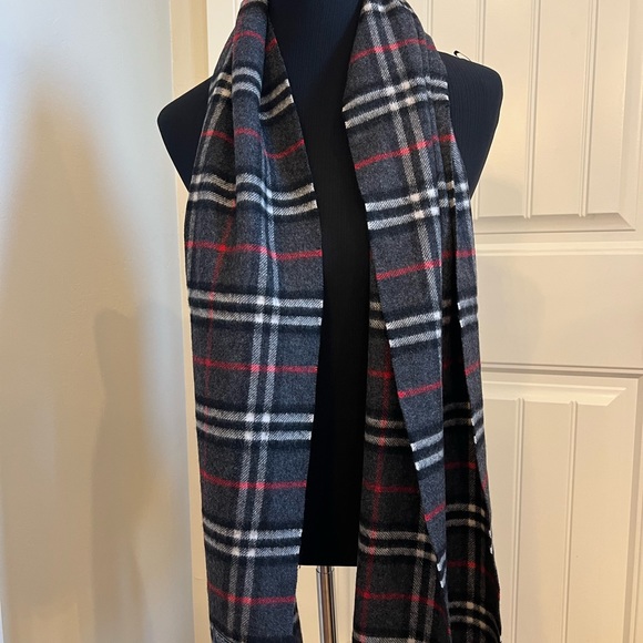🚫SOLD🚫 Burberry 100% Cashmere Scarf - Picture 4 of 5